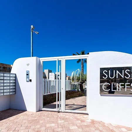 Sunset Cliffs Sunny Aparts דירה בנידורם